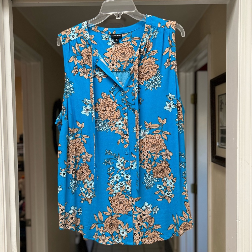 Crepe Tie-Front Button-Up Sleeveless Blouse Torrid 2